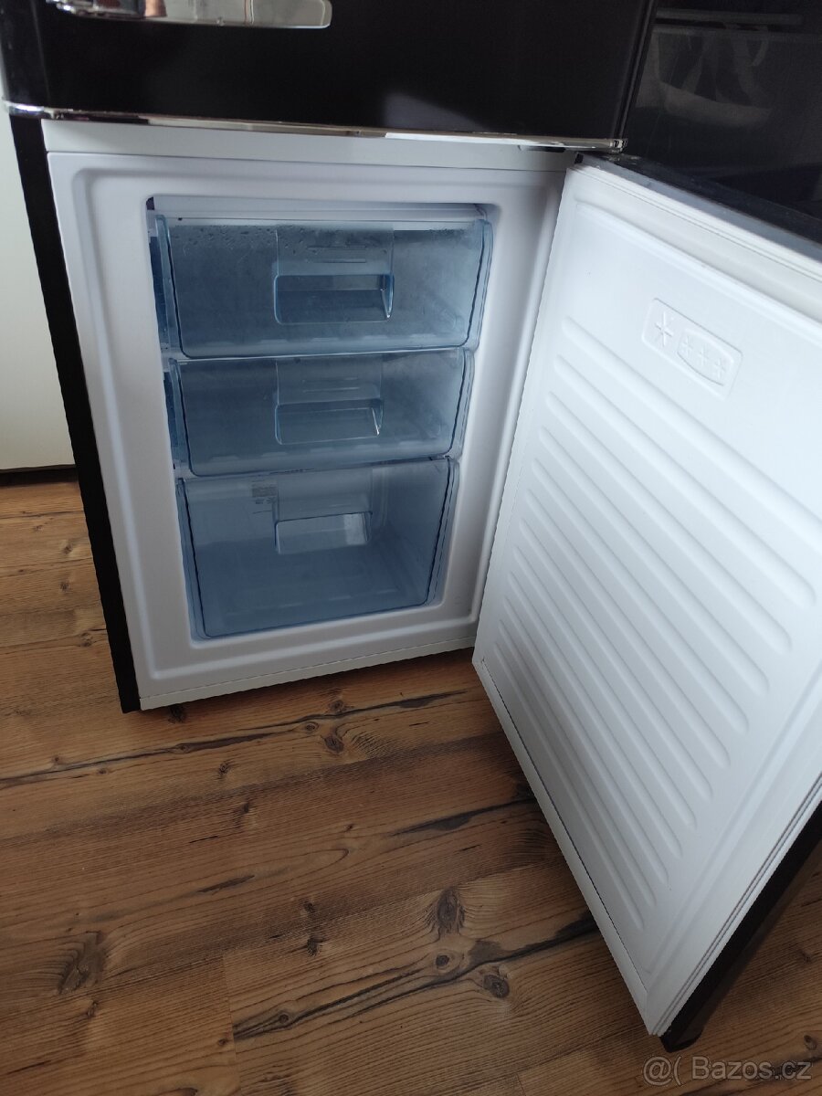 Lednice s mrazákem Amica - 2