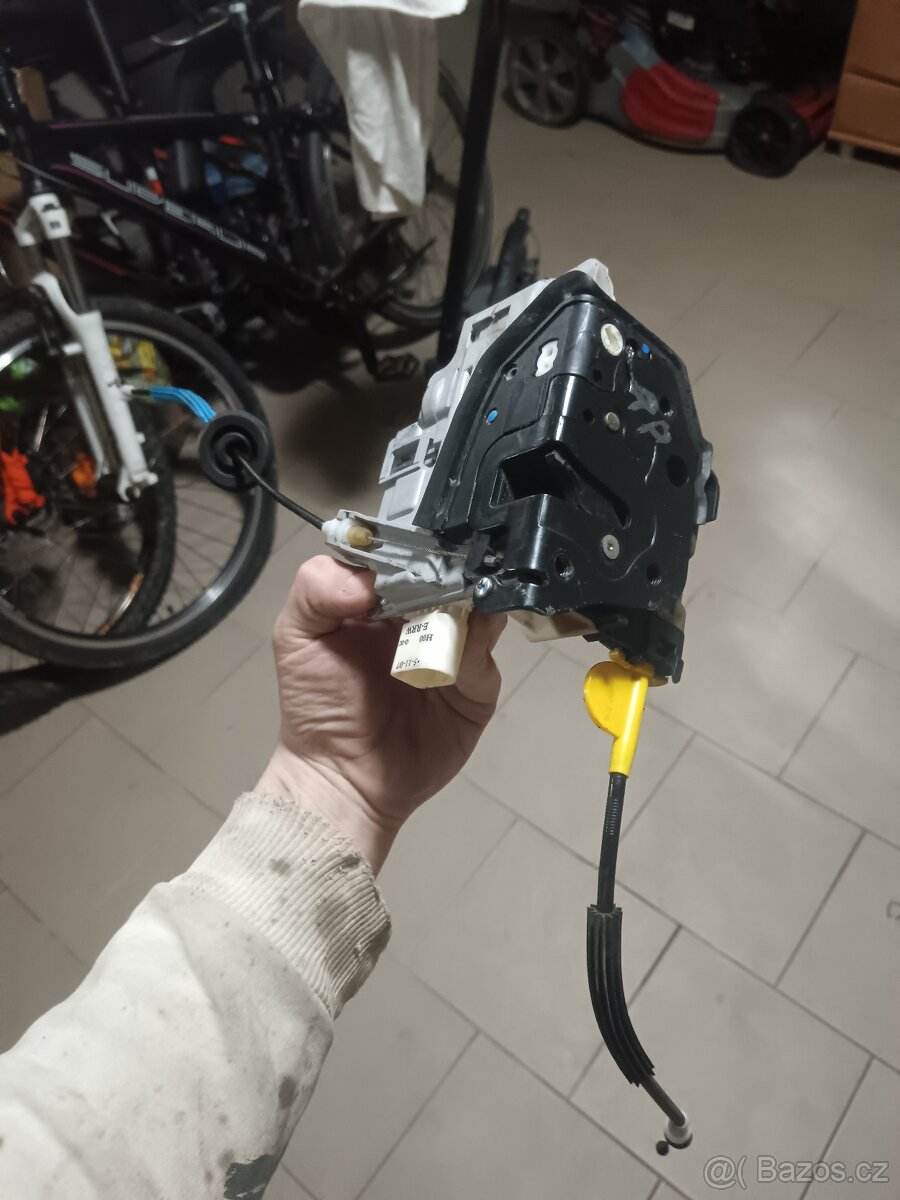 Zámek pravý přední Audi A4 b8 a5 - 2