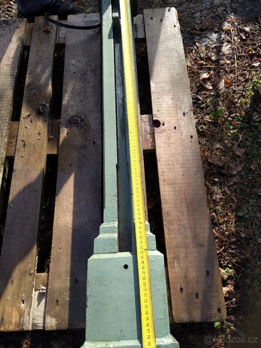 dva nové litinové sloupky - 2