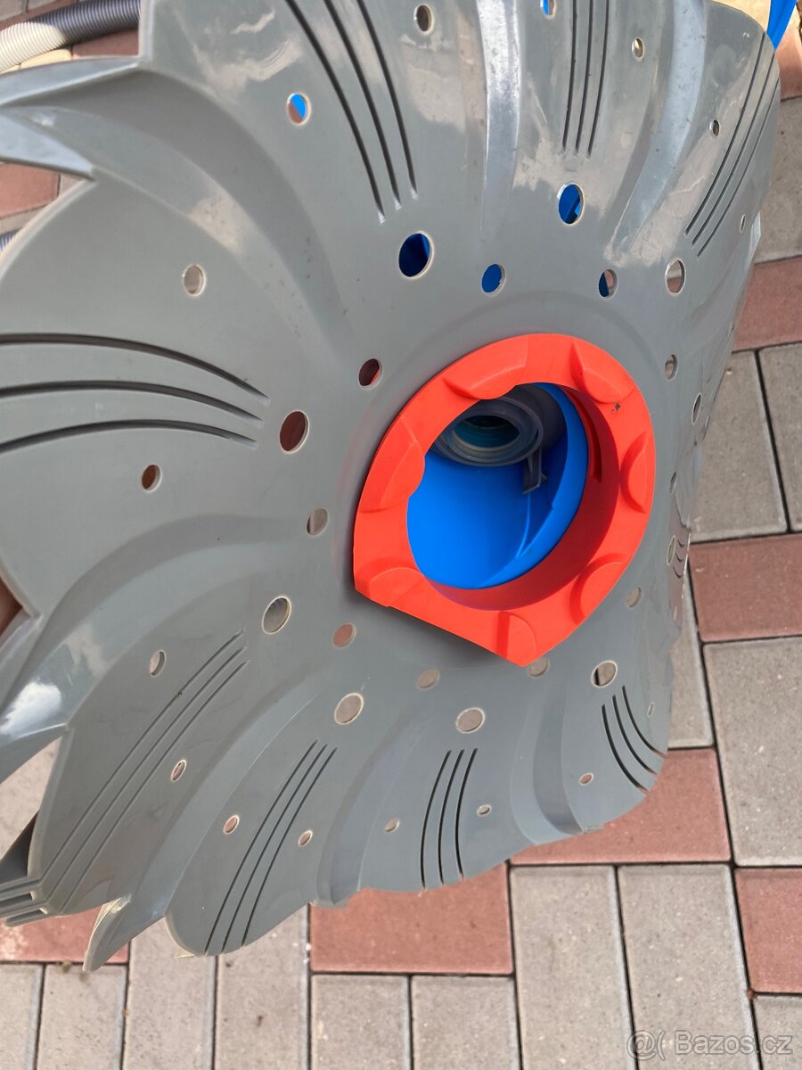 Vysavač do bazenu - 2