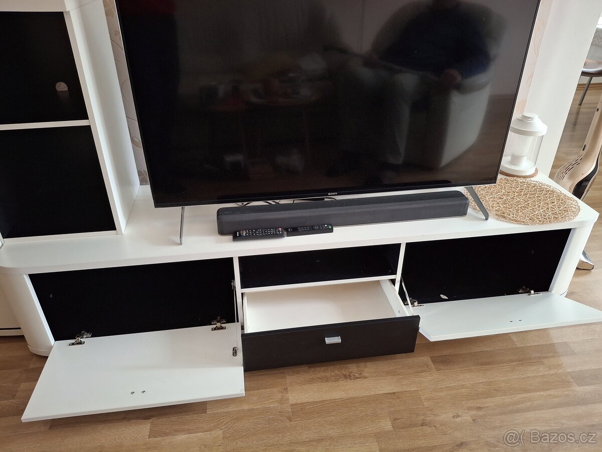 Stolek pod TV + skříňka - 2