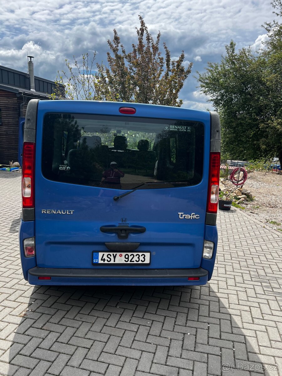 Renault Trafic Passenger 2.5 dCi 107 kW - 2