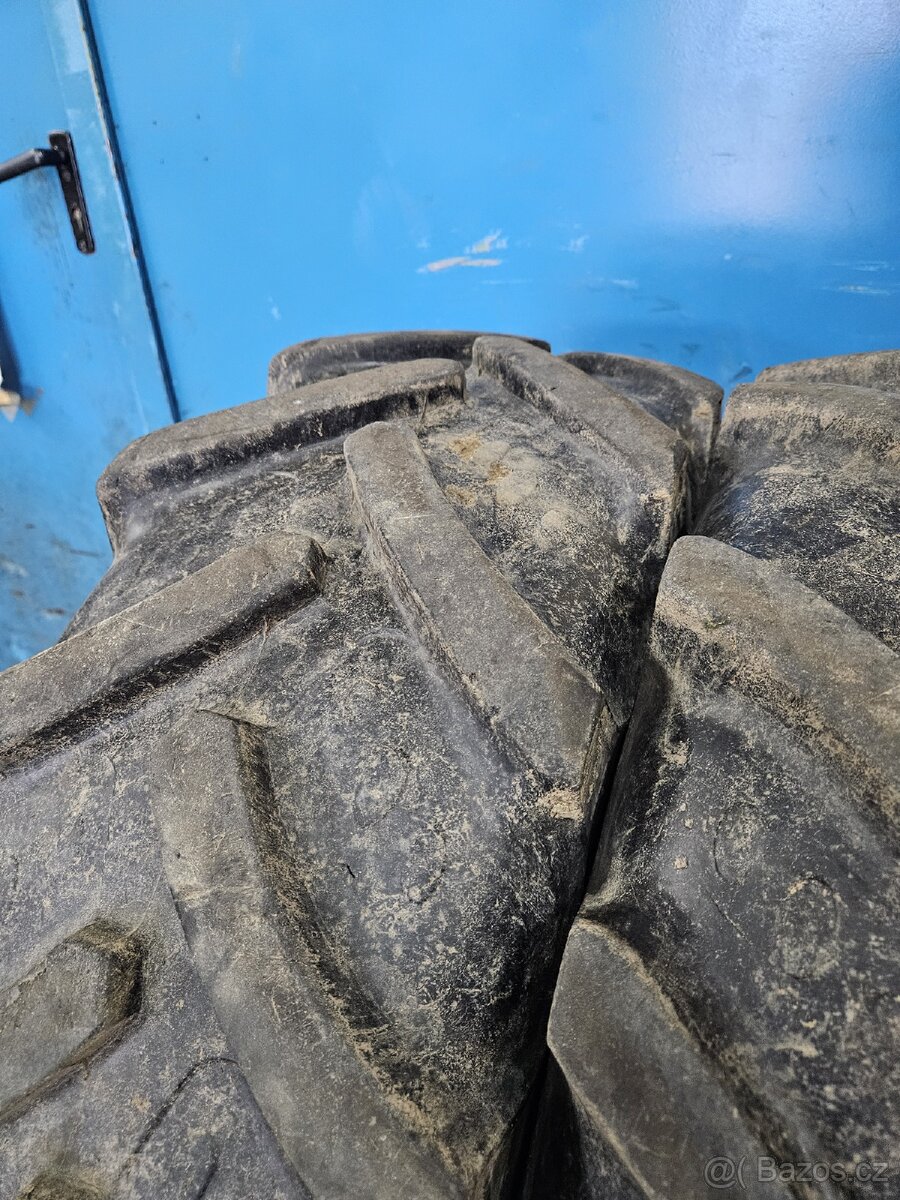 Zemědělské pneu 300/70 R20 - 2