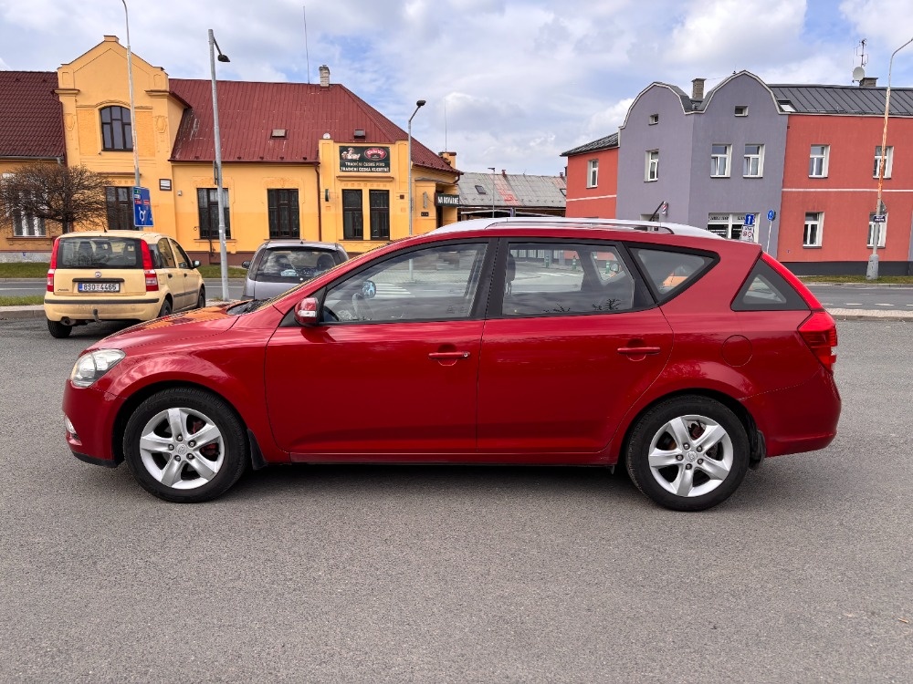 Kia Ceed kombi 1,6 CRDi 85 kW, koup.v ČR - 2
