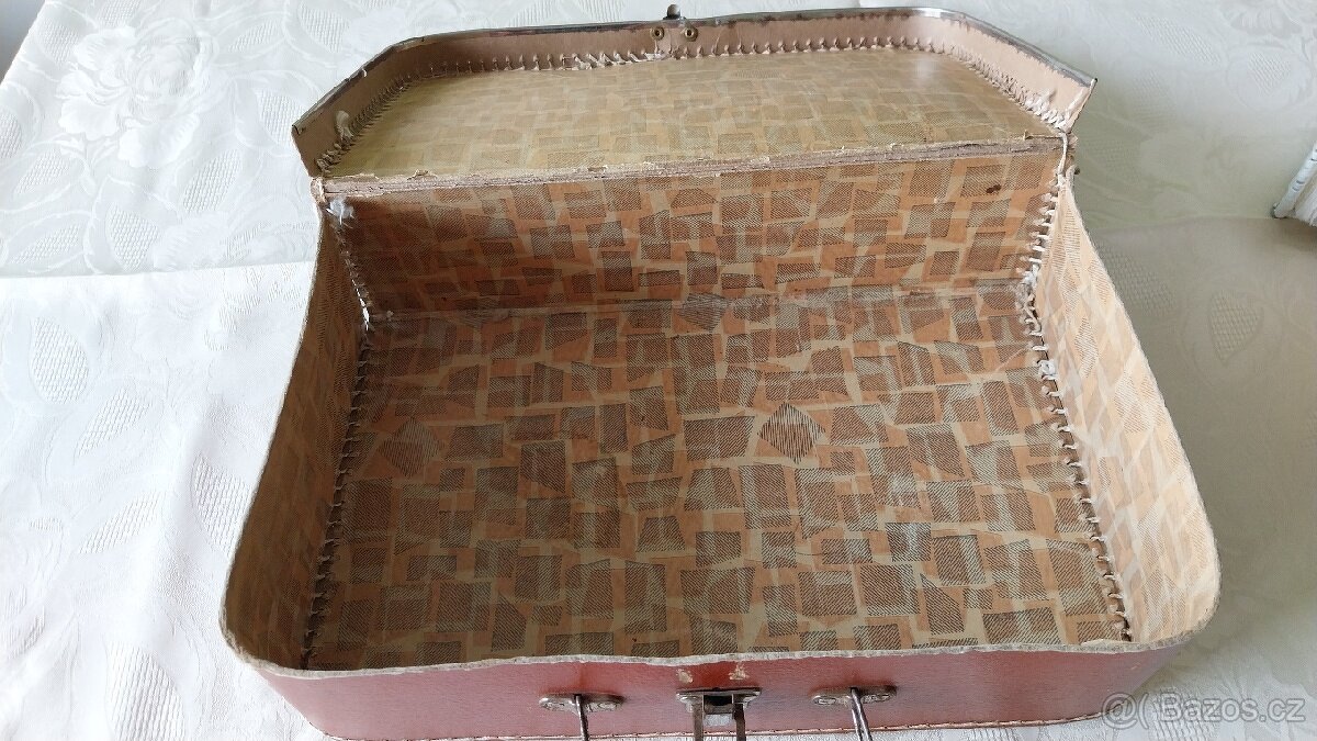 Retro kufřík,počítadla,pero,ořezávátka - 2