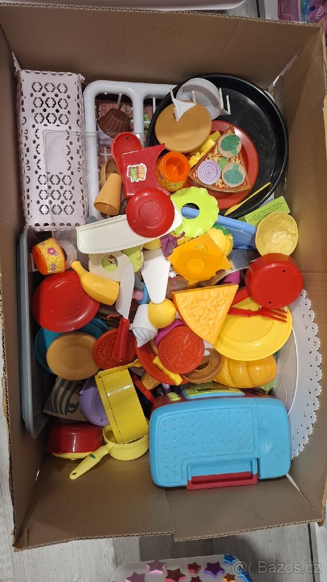 Dětská kuchynka + vybava - 2