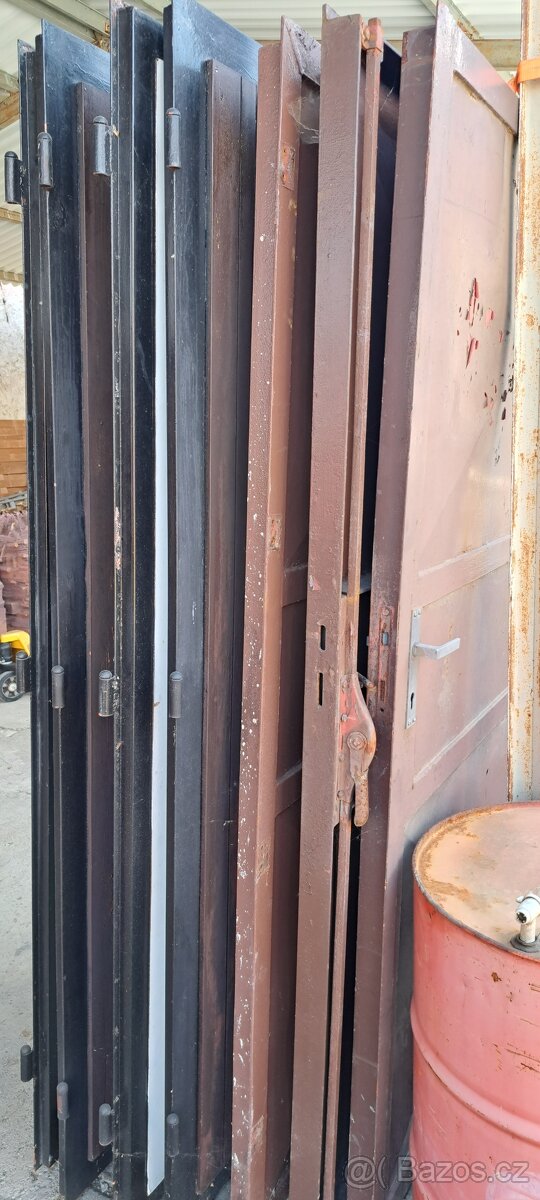 Dvoukřídlá garážová vrata 4 páry - 2