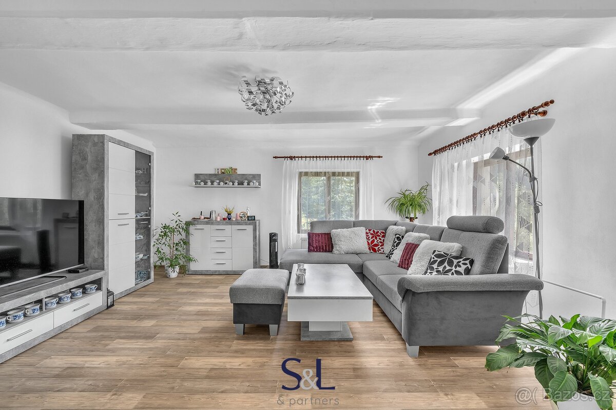 Prodej rodinného domu, 350 m² - Velenice, ev.č. 01011 - 2