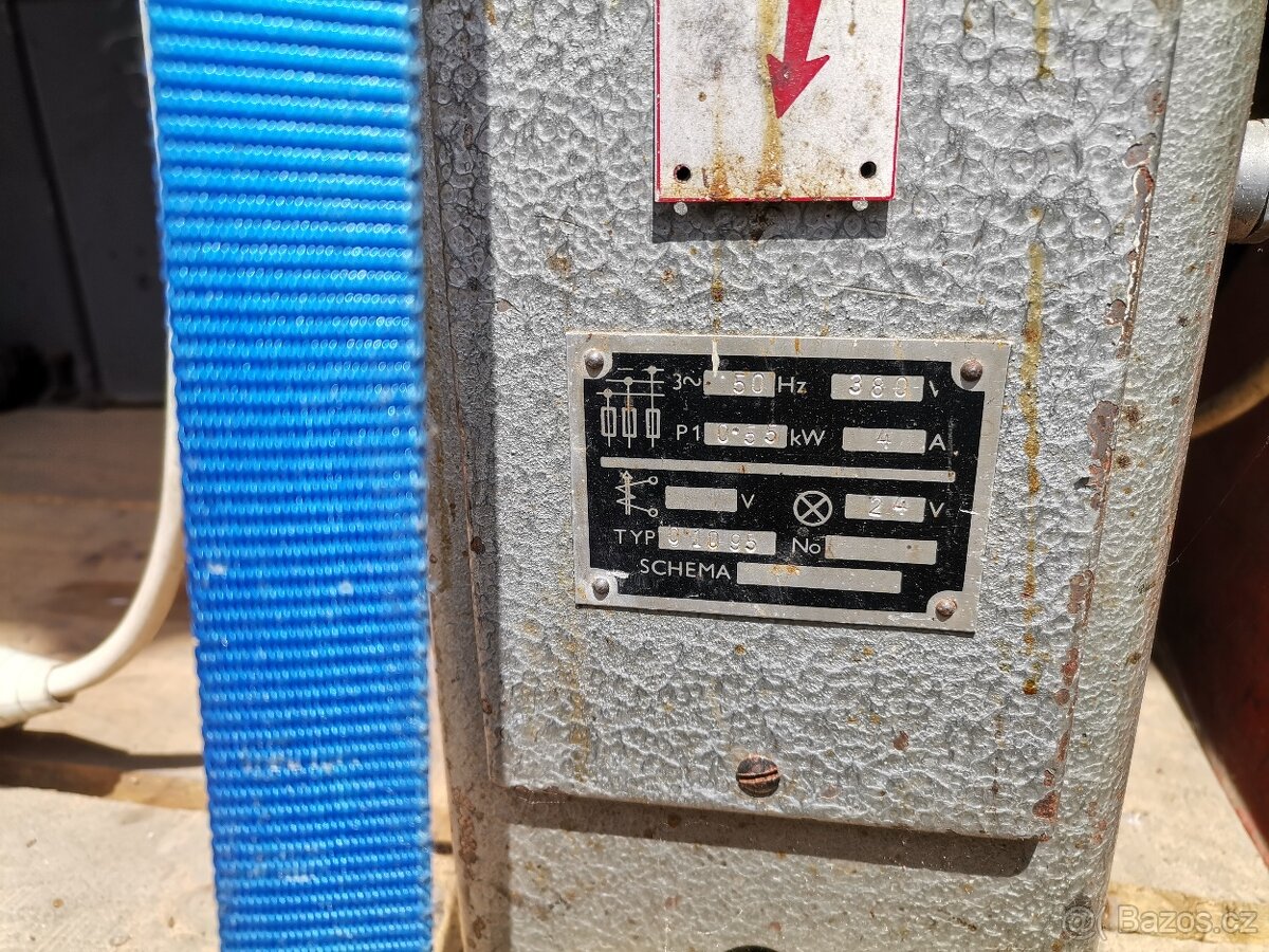 nýtovací stroj Sázavan - 2