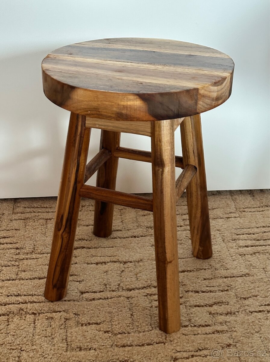 Dřevěná stolička z masivu - 2