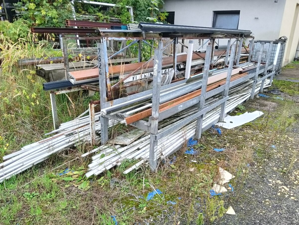 Kovová paleta (postýlka, lavice) na 6m profily - 2