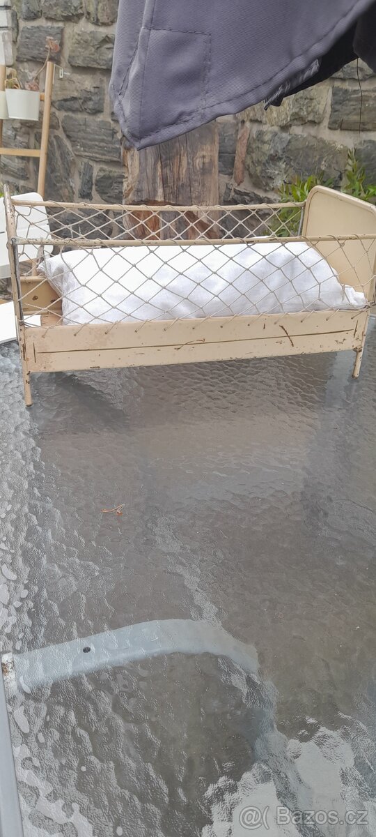 Starožitna plechová postýlka pro panenky - 2