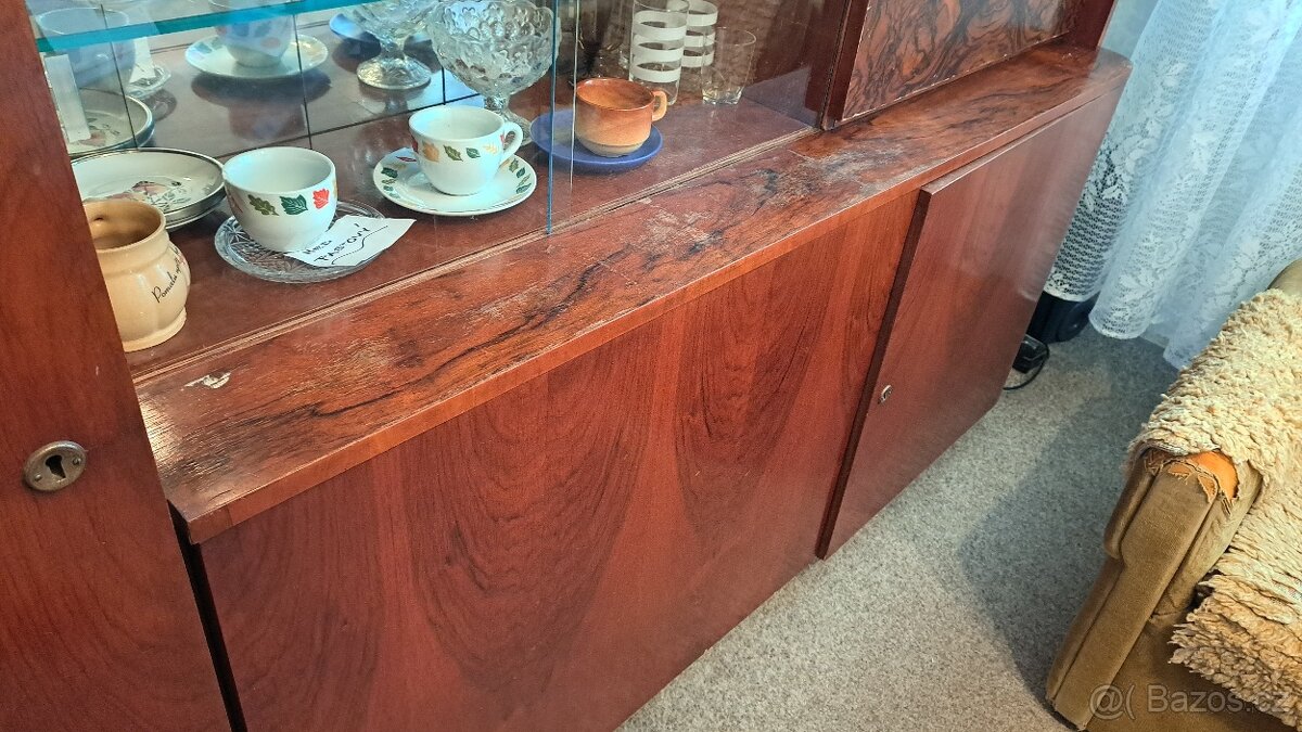 Sekretář, obývací stěna - 2