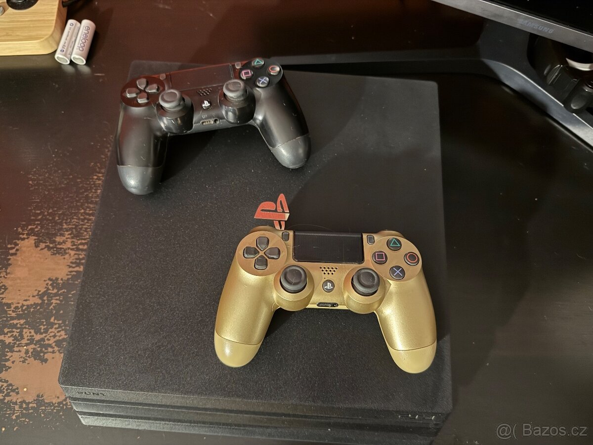 PlayStation 4 PRO 1TB (PS 4 PRO) + 2x DualShock v2 - 2