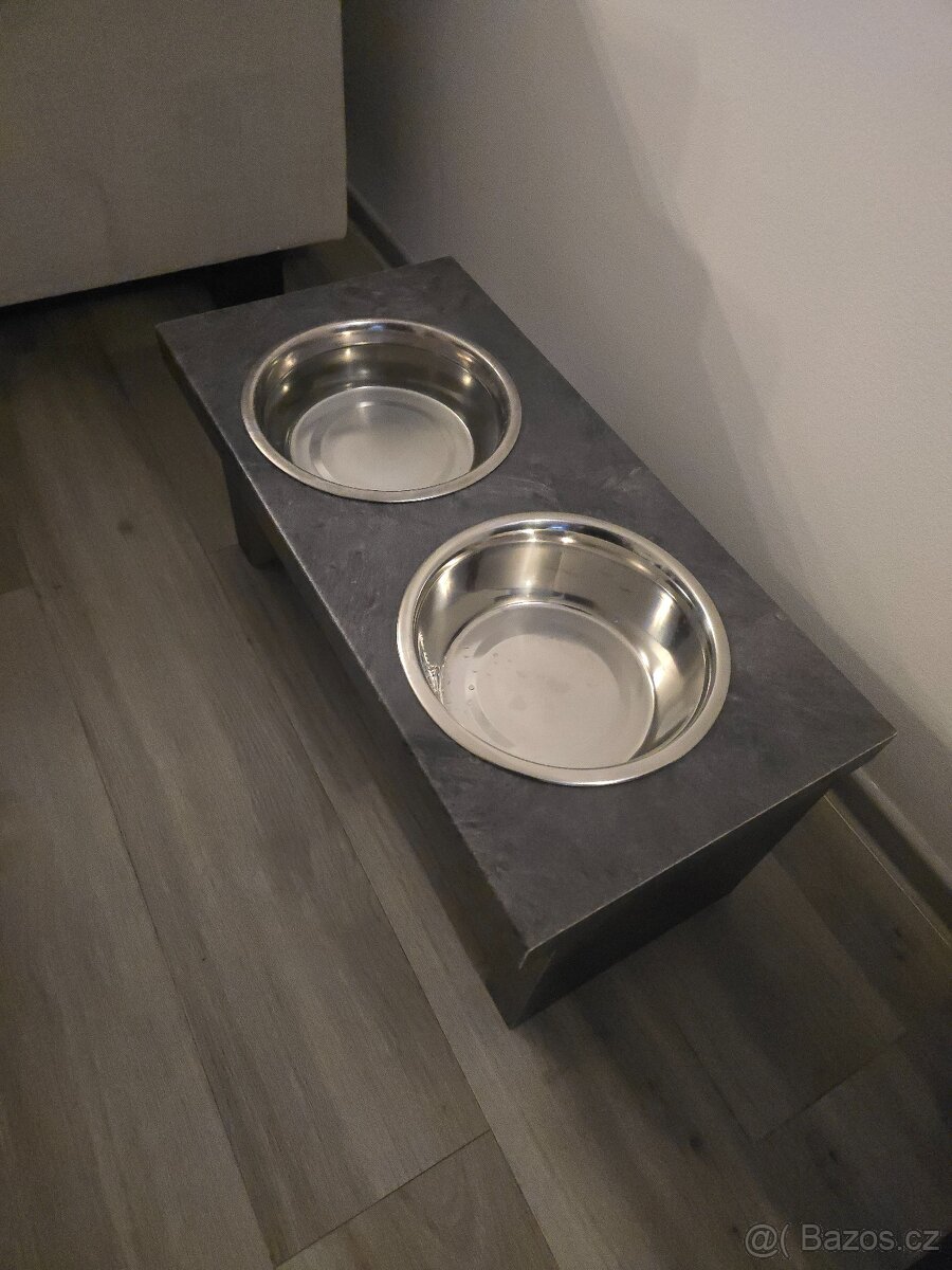 Stojánek na misky pro psa - 2
