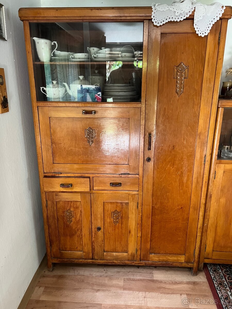 Staré skříně - příborníky - stolky - 2