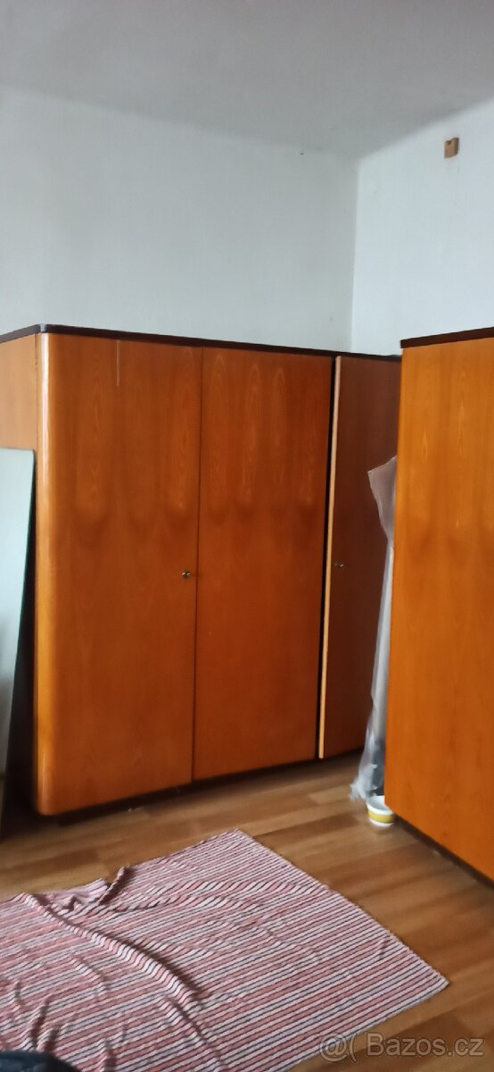 Staré skříně - ložnice - 2