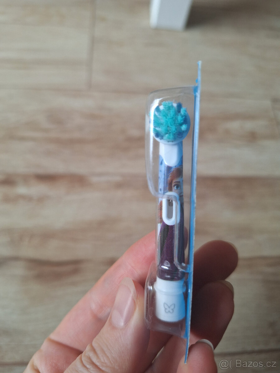Detsky el.kartacek Oral B Frozen - 2