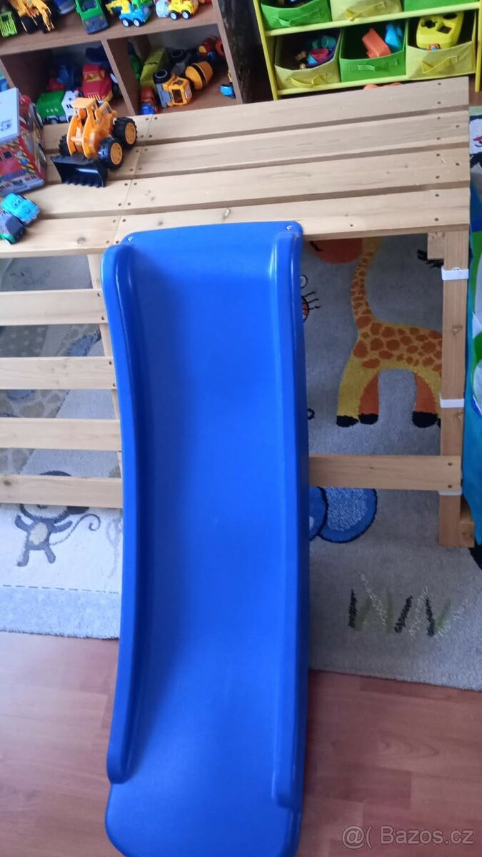 Týpí se skluzavkou - 2