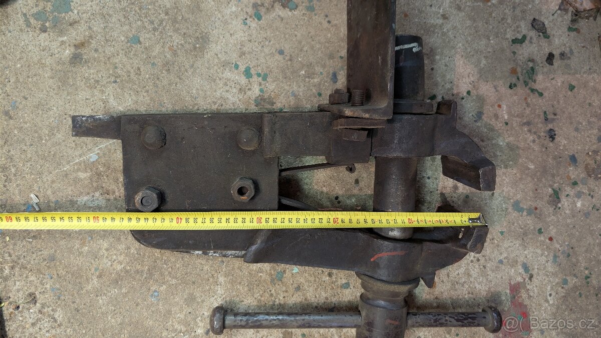 Prodám kovářský svěrák - 2