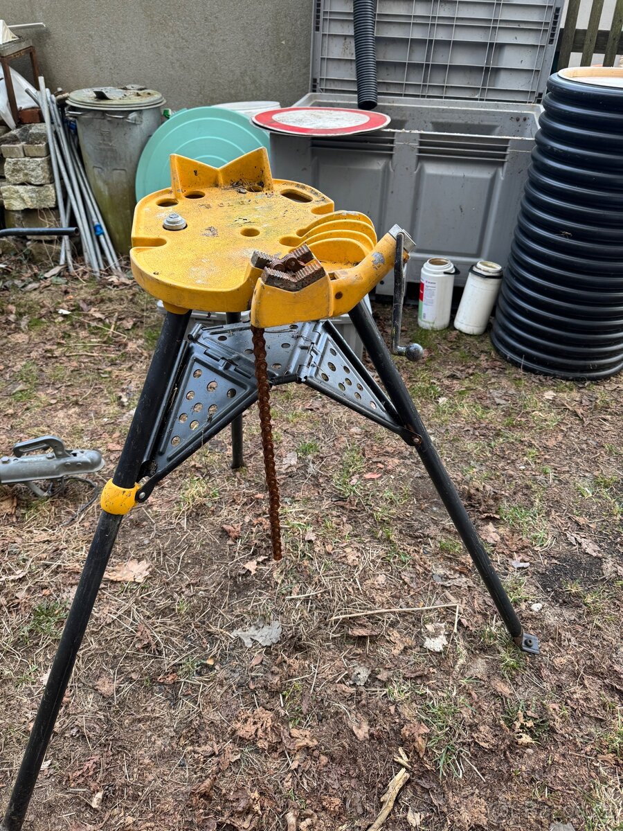 Instalatérská stanice na trubky. - 2