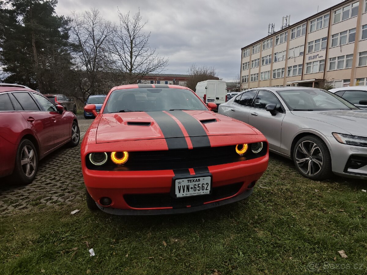 Dodge Challenger - 2
