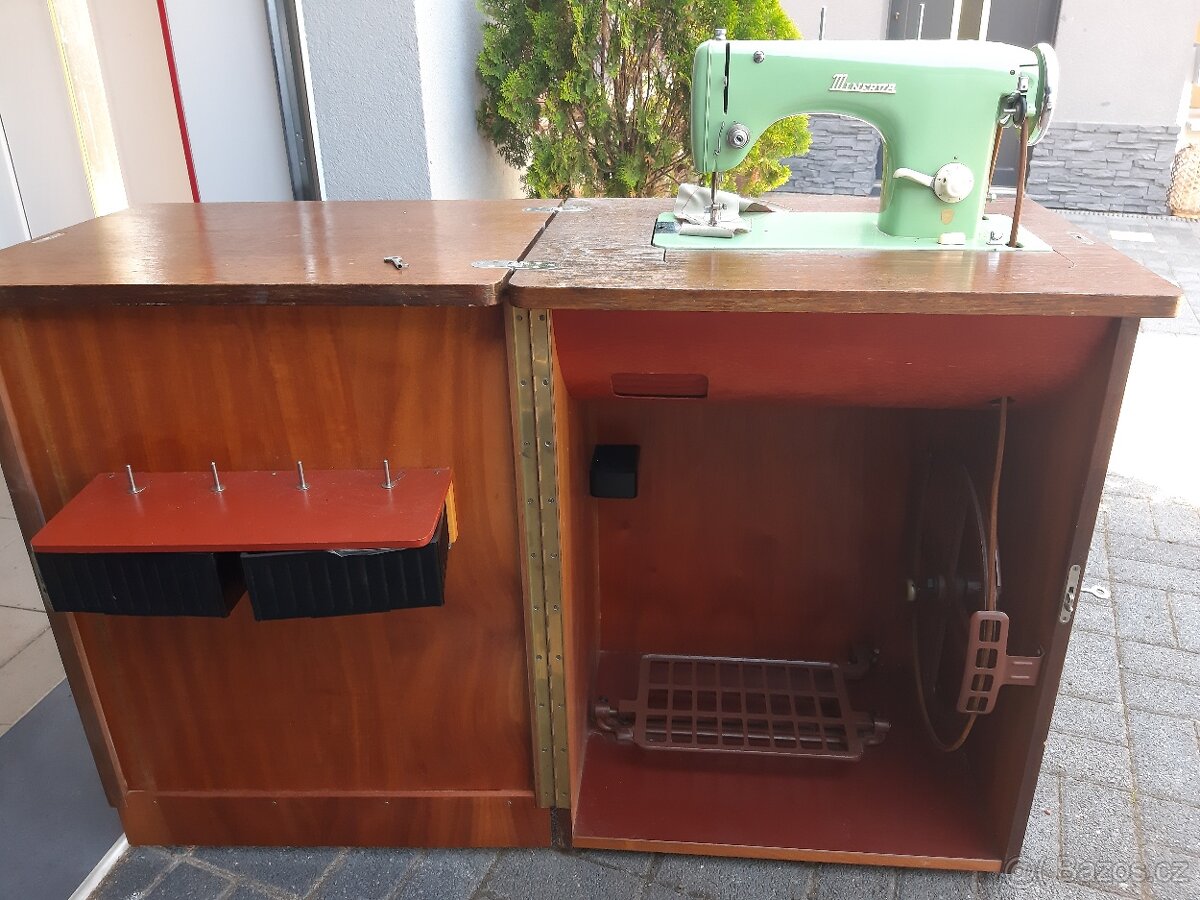 ŠICÍ STROJ SKŘÍŇKOVÝ SLEVA na 1750 Kč - 2