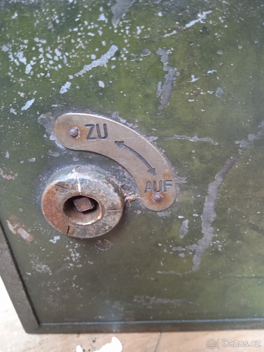 Vojenská kovová bedna - 2