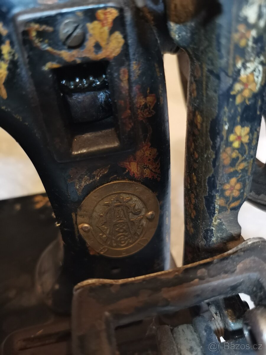 2x starý šicí stroj na ND - 2