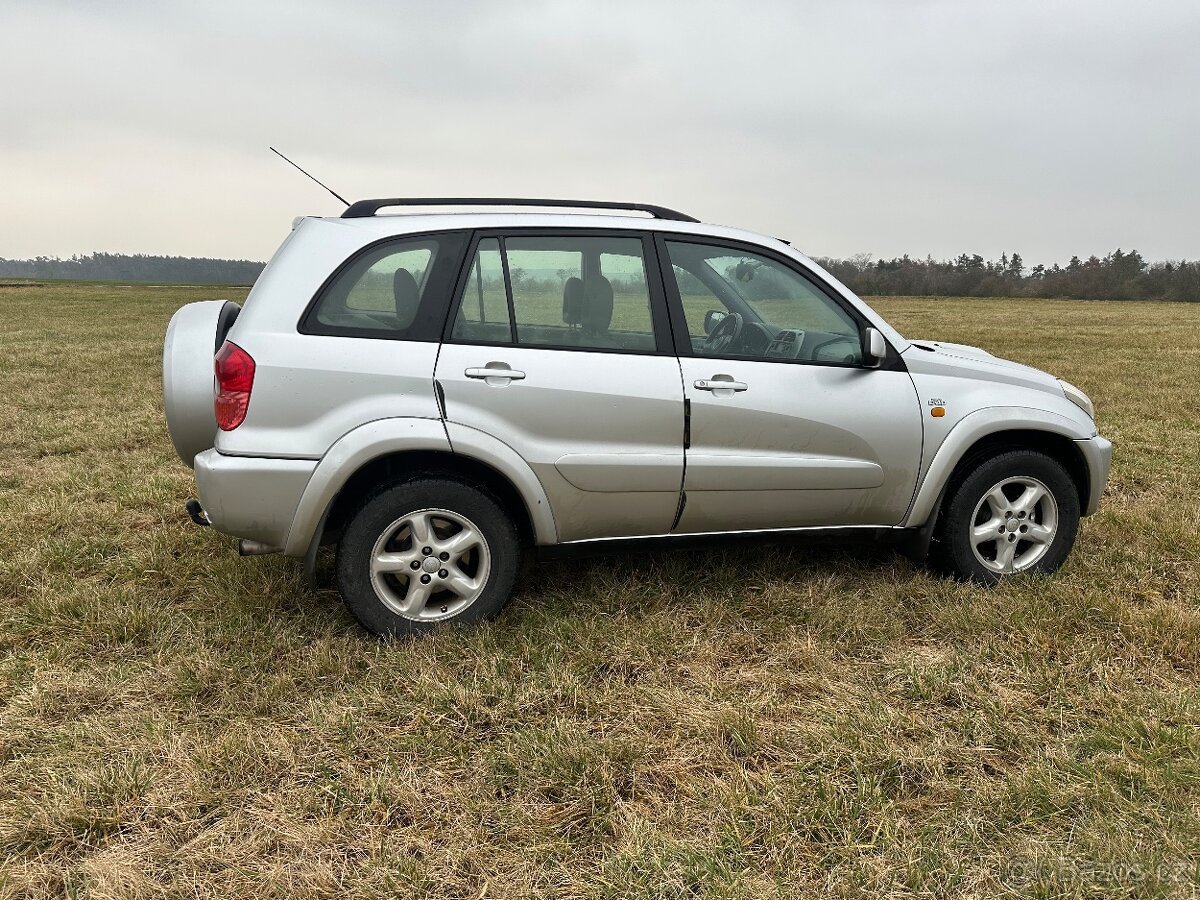 TOYOTA Rav4 2.0 D4D 4x4 plně funkční - 2