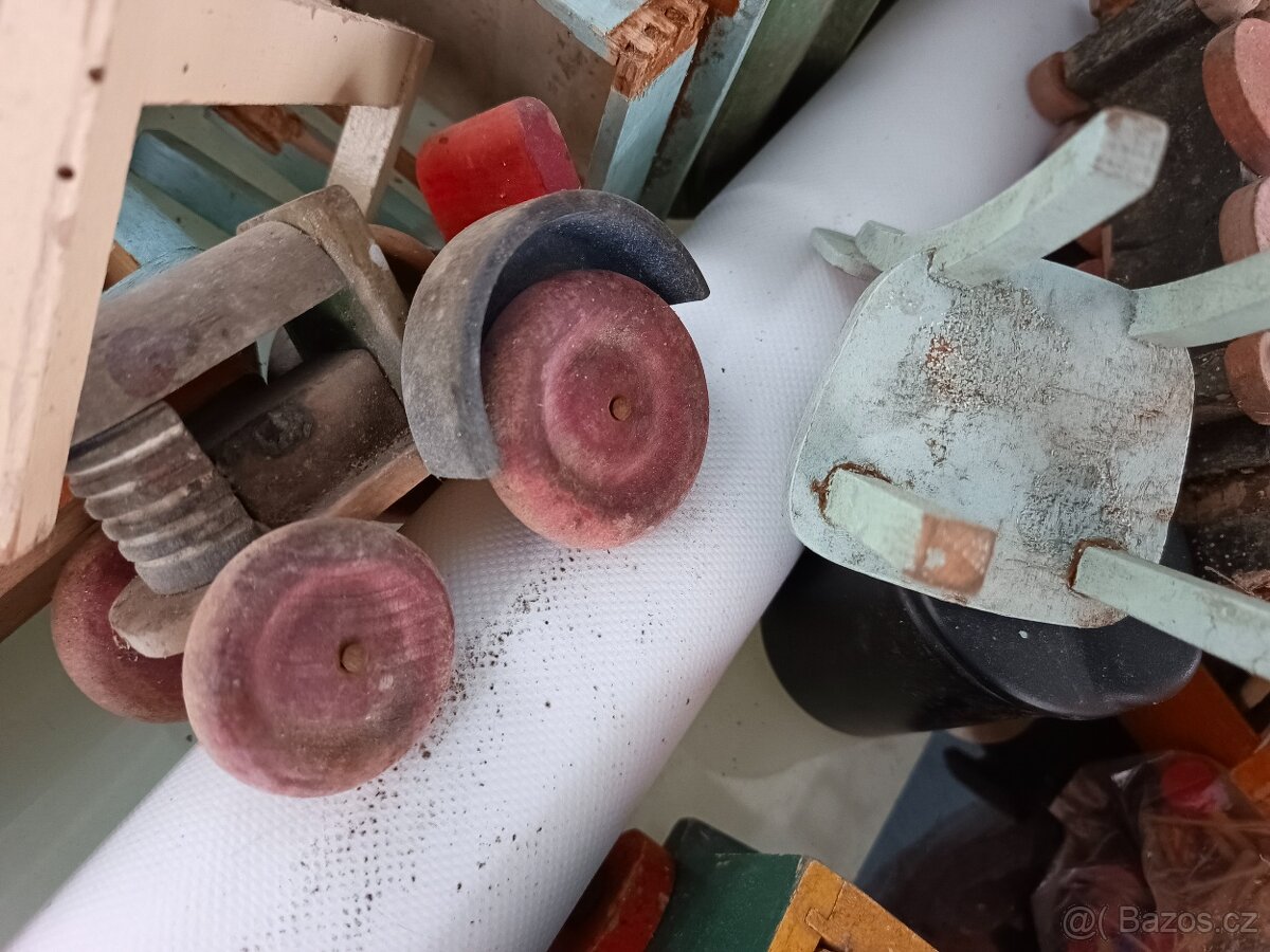 Staré dřevěné hračky - 2