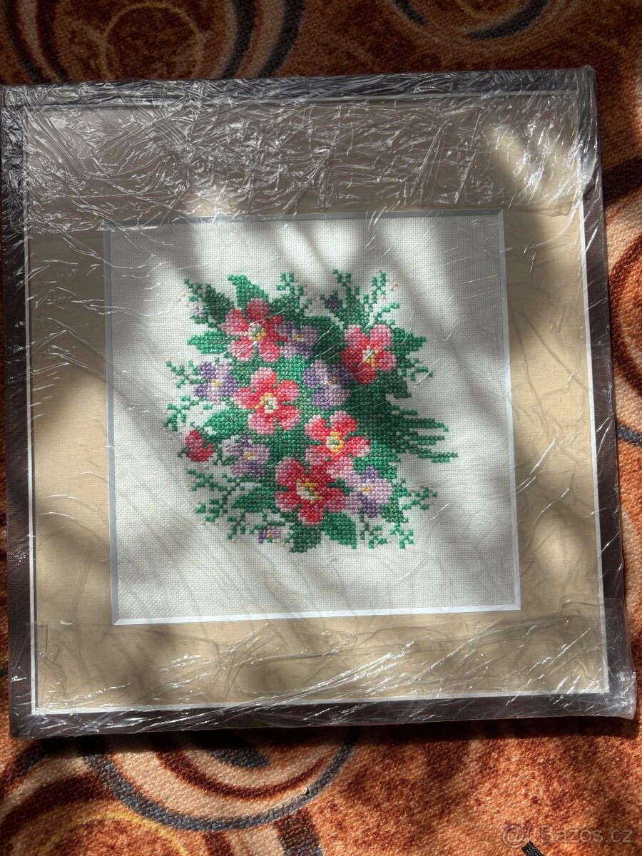 Dva ručně vyšité obrazy květiny - 2