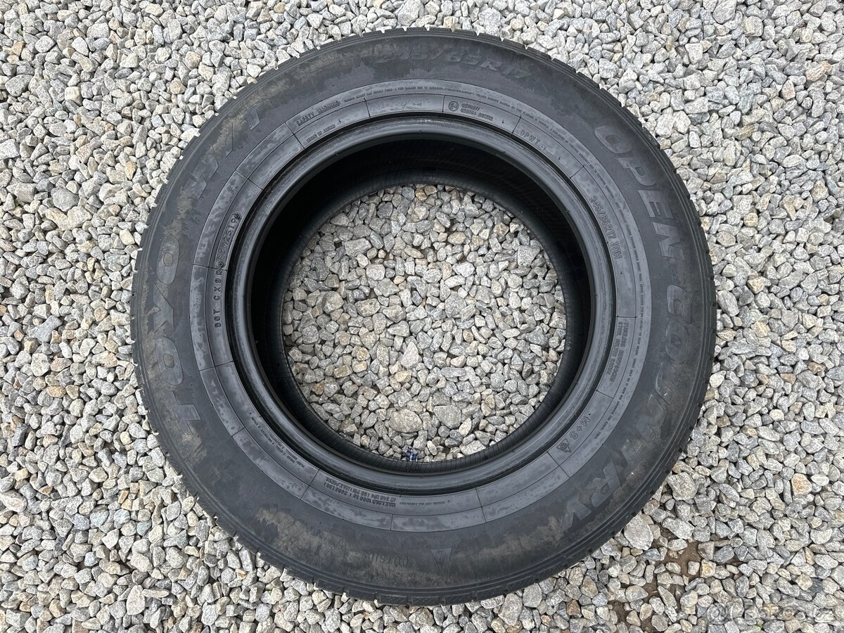Toyo Open Country 245/65 R17 - 2