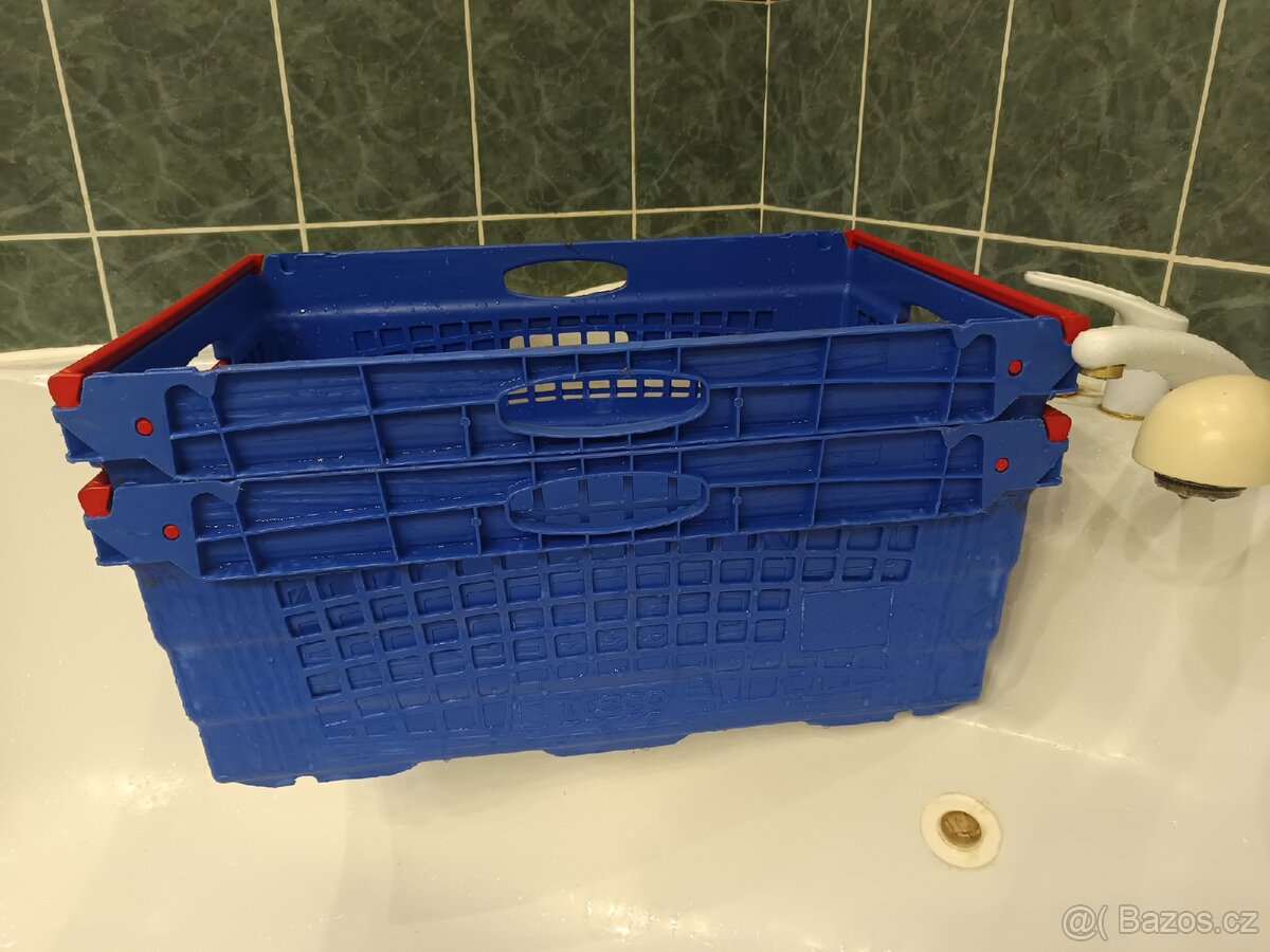 Stohovatelné přepravky. 35 kusů - 2