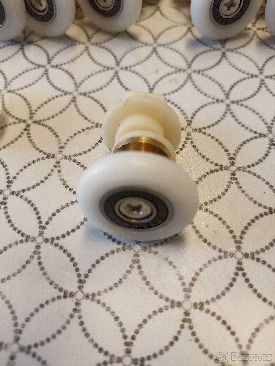 Kolečka do starších sprchových boxů - 2