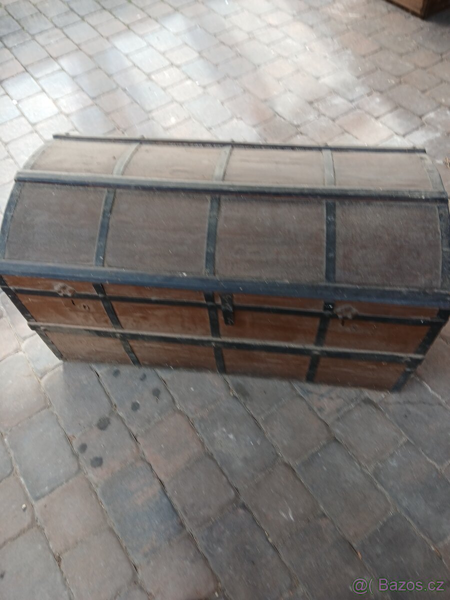 Staré dřevěné kufry, koš - 2