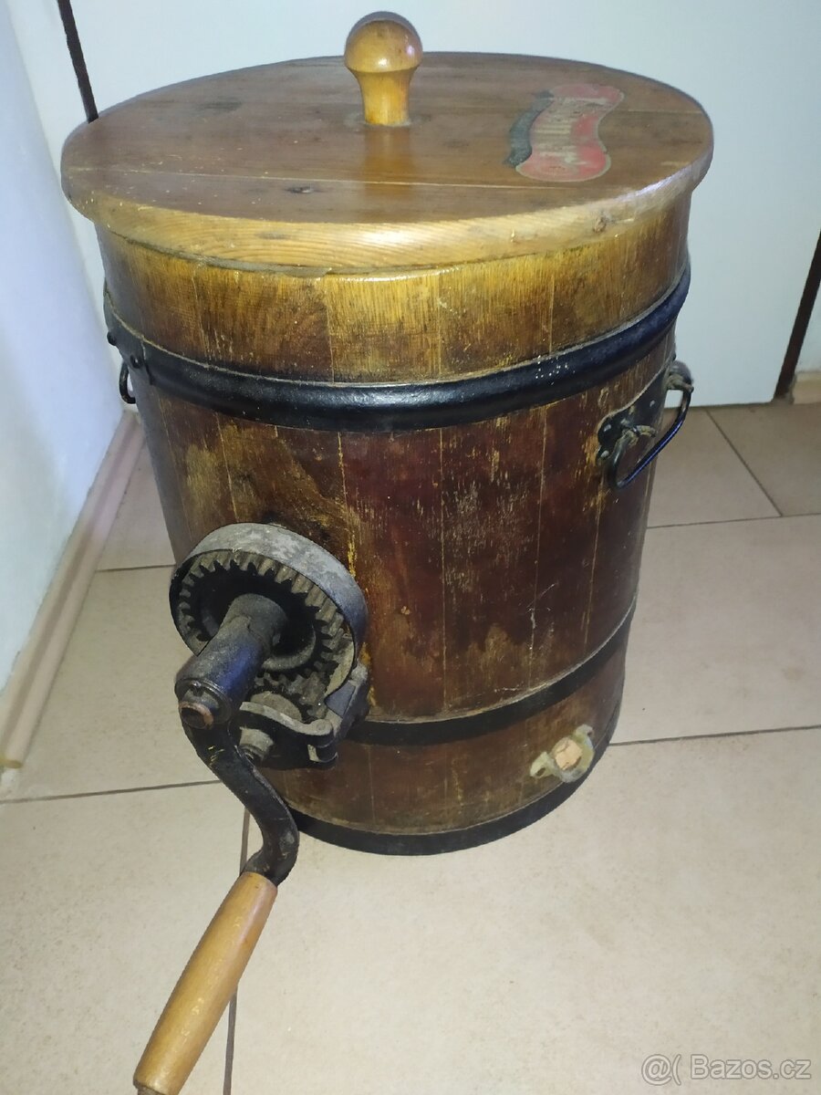 Stará dřevěná máselnice - 2