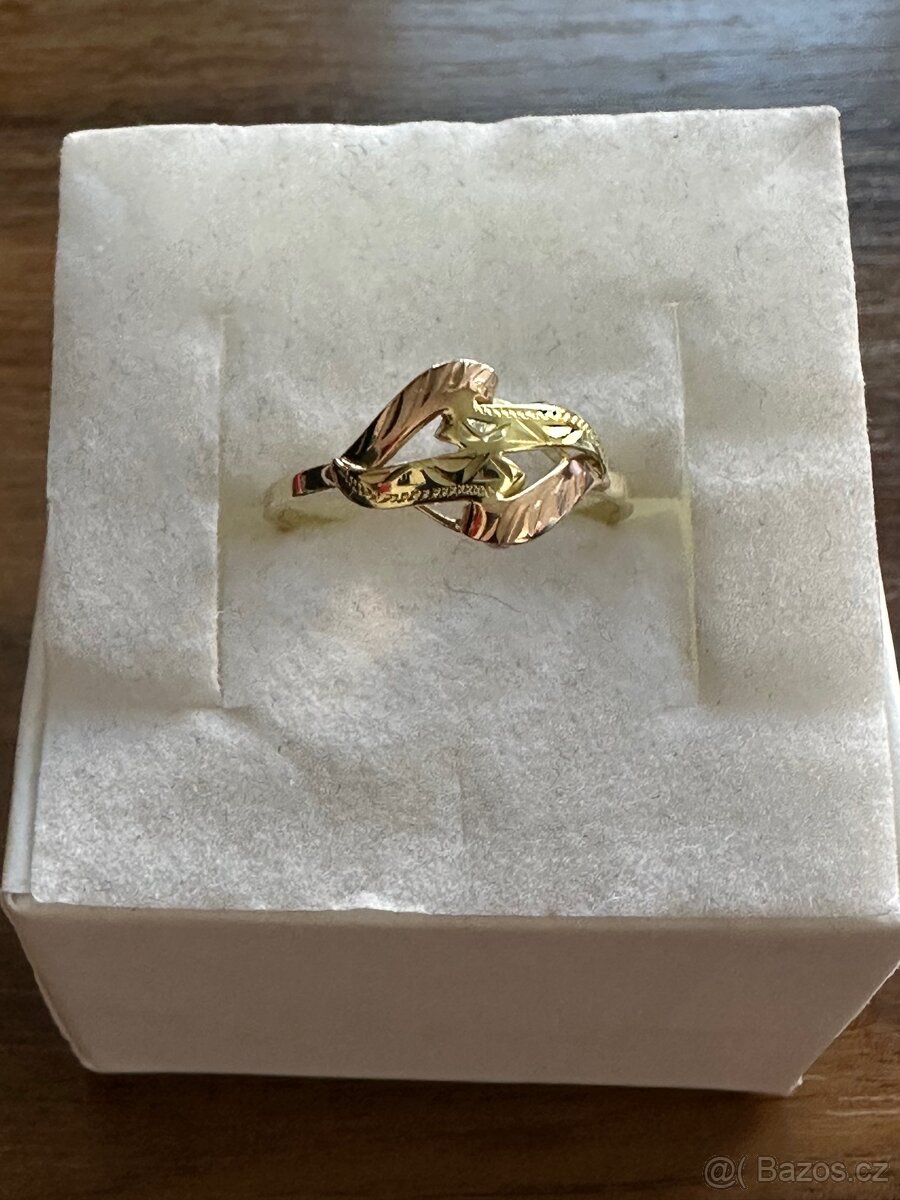 Zlatý dámský prstýnek - 2