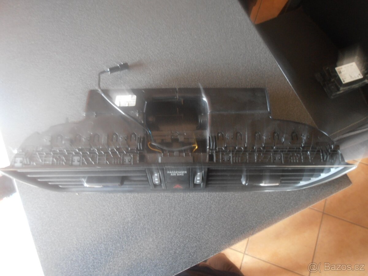 3V0 820 951 C - střed. výdechy topení Superb 3 - 2