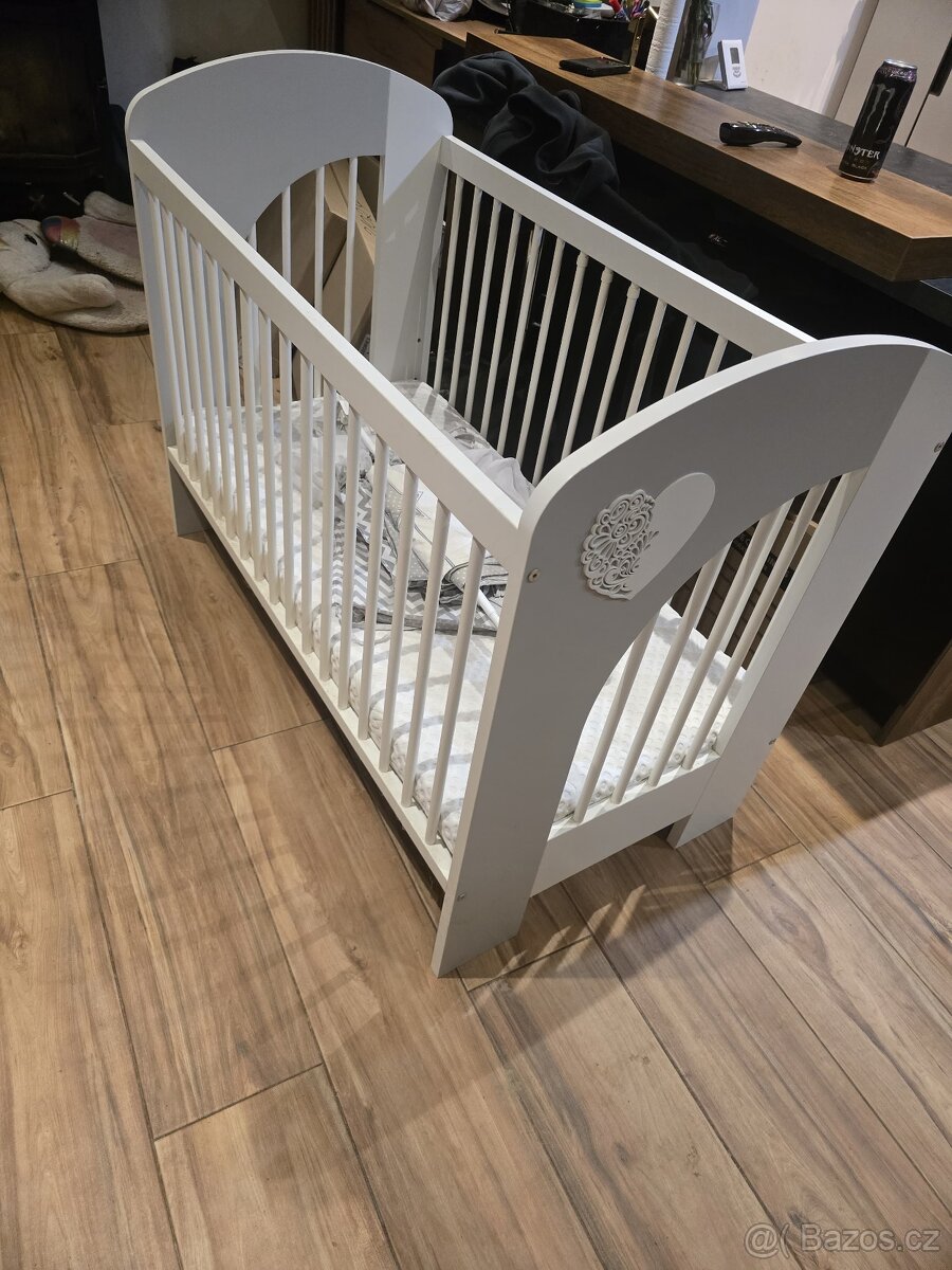 Postýlka s nebesy a matrací - 2