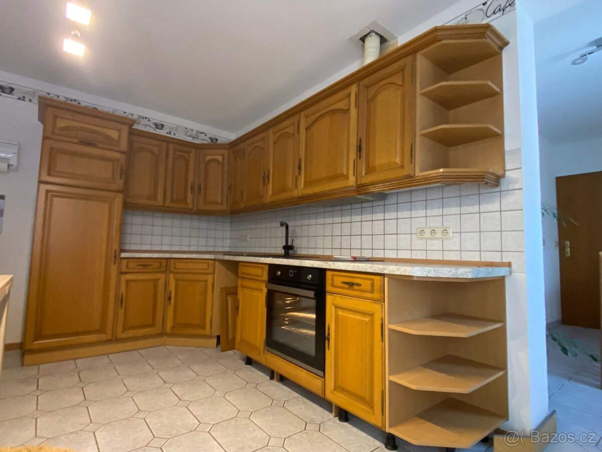 Kuchyňská linka – MASIVNÍ dvířka – SKLADEM - 2