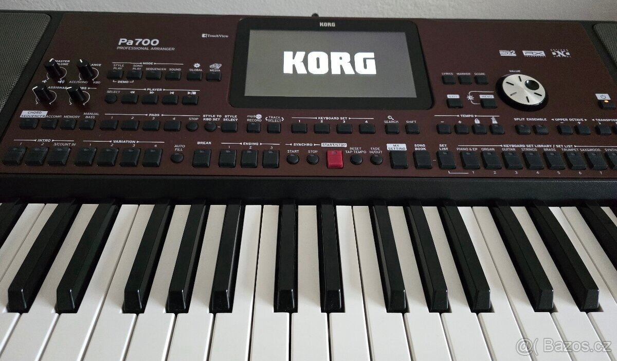 KORG PA700 - 2