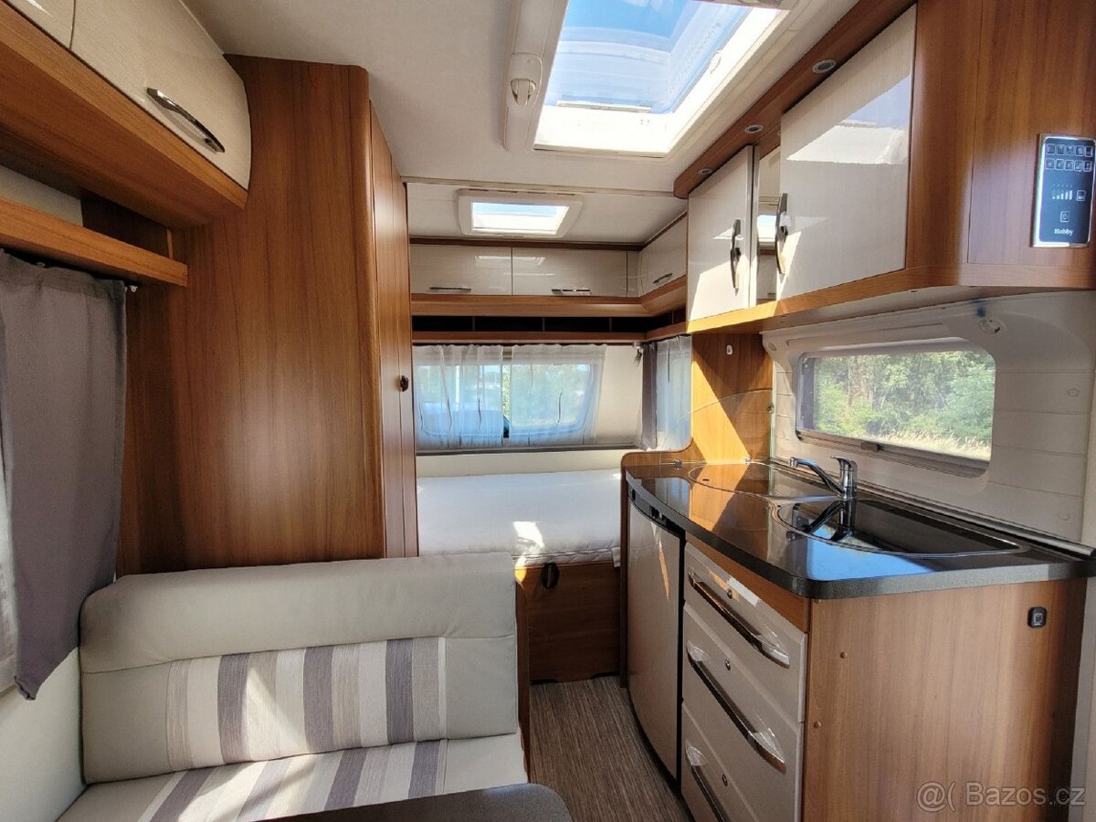 karavan / obytný přívěs -Hobby Ontour390SF•100km/h,1200kg• - 2