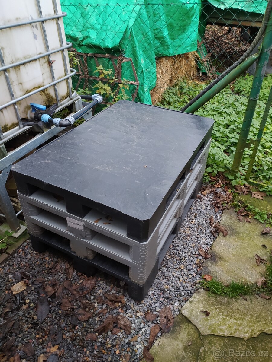 Palety plastové 120 x 80 cm - 2