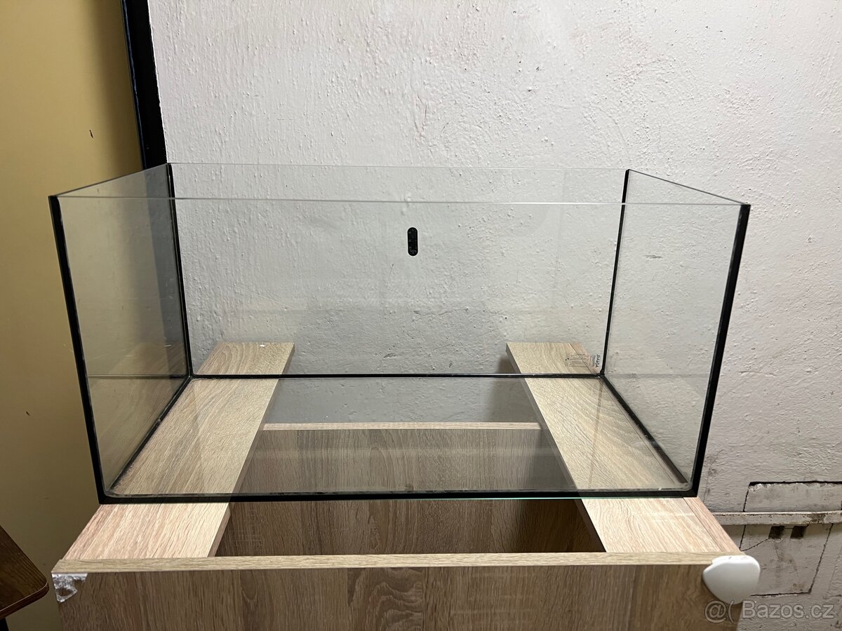 Plně vybavené akvárium 54l - 2