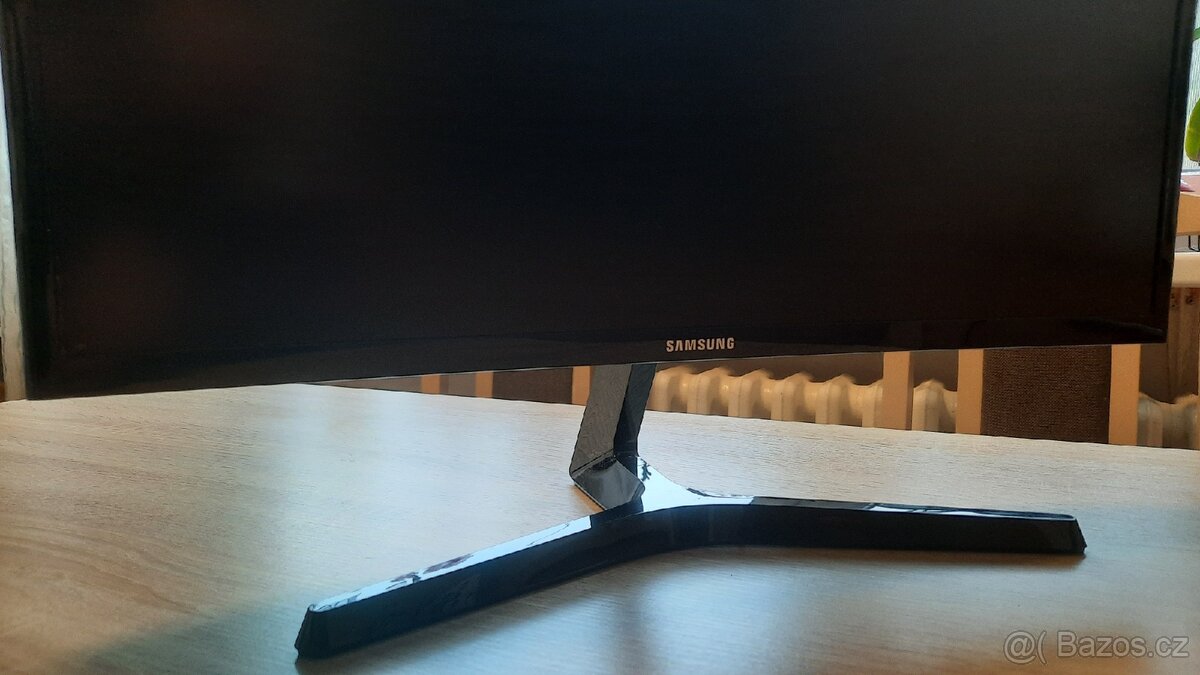Prohnutý LCD monitor Samsung 24", Full HD 1920×1080 - 2