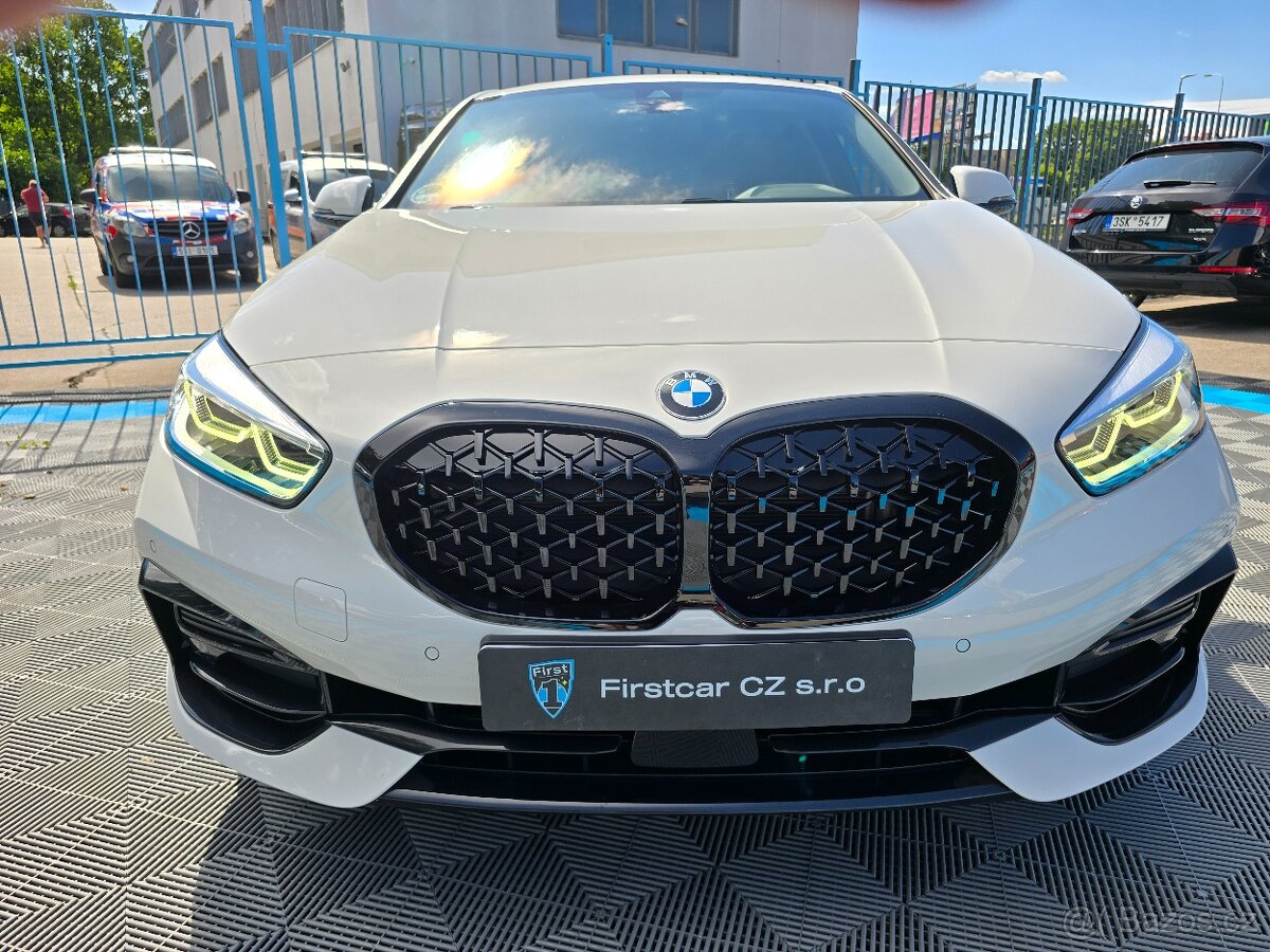 ⭐BMW Řada 1 /118d/110kw/2022/LED/PANORAMA⭐ - 2