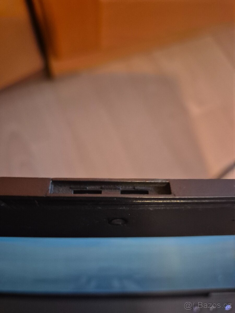 Starý funkční notebook - stav viz. foto - 2