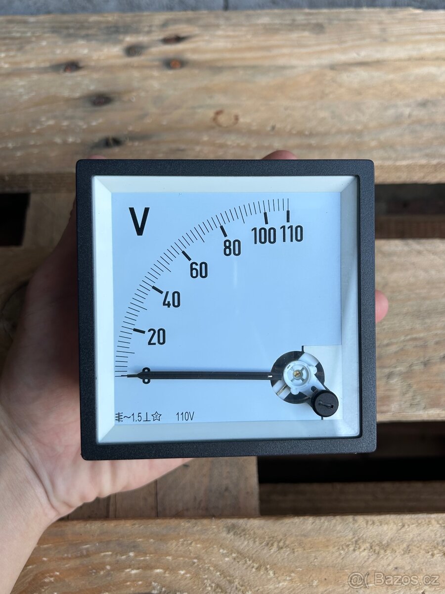 Analogový panelový voltmetr - 2