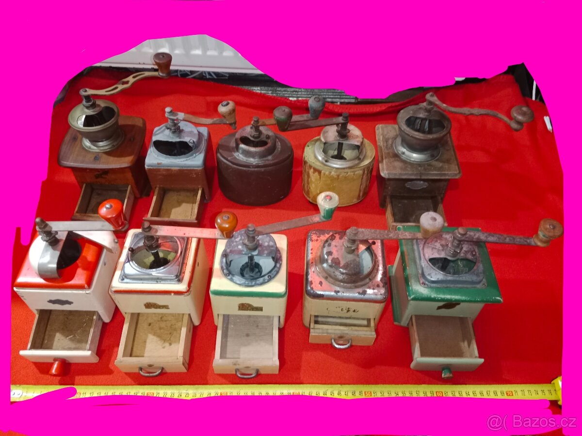 Mlýnky na kávu 18 ks + 2 ks dóz + korbel atd. - 2